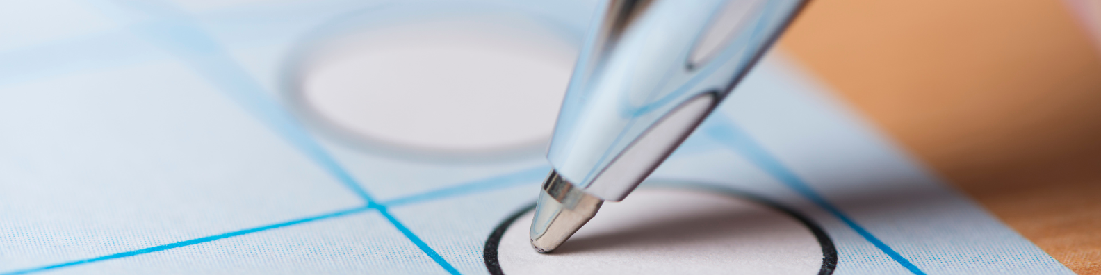 Aktuell sieht die Aartalsperre zwar sehr malerisch aus und die Eisschicht wirkt an einigen Stellen sehr dick. Allerdings birgt sie große Gefahren. Deshalb gilt generell ein Betretungsverbot. Foto: Lahn-Dill-Kreis/Marie-Therese Koch