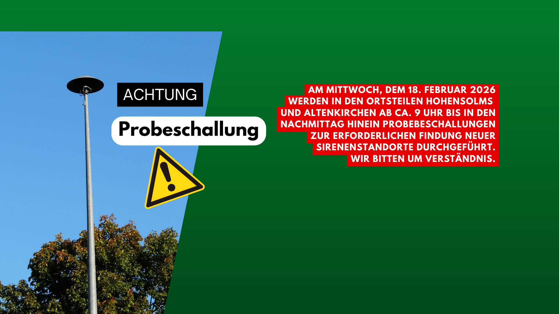 Hoher Sirenenmast vor blauem Himmel; daneben ein roter Warnhinweis mit Symbol und Text zu einer Probebeschallung am 18. Februar 2026.