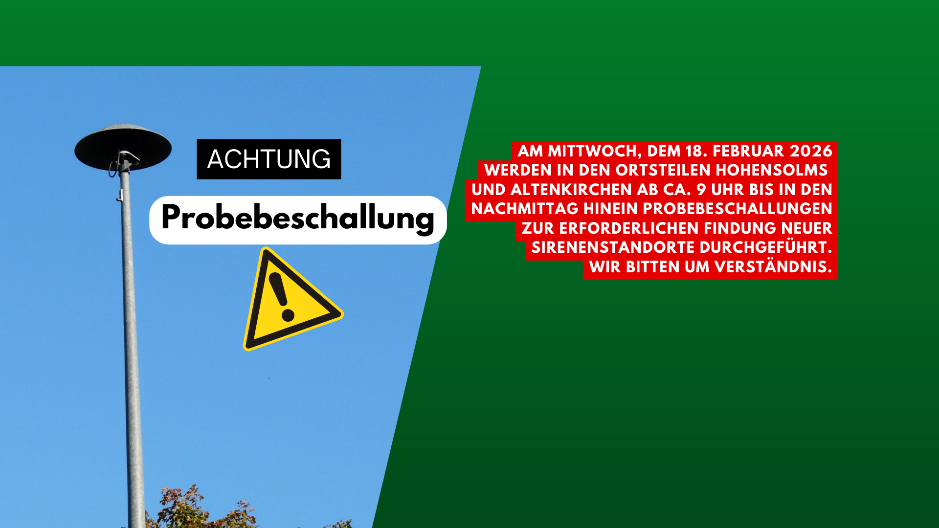 Hoher Sirenenmast vor blauem Himmel; daneben ein roter Warnhinweis mit Symbol und Text zu einer Probebeschallung am 18. Februar 2026.
